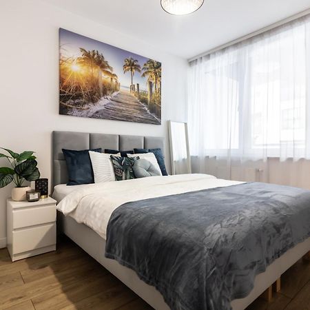 ורוצלב Apartament Near Sky Tower Free Parking For 2 Cars מראה חיצוני תמונה